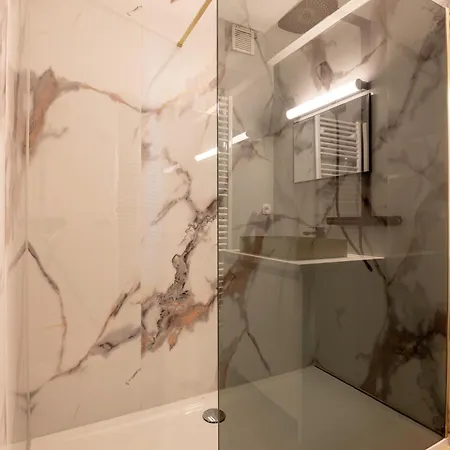 Апартаменти Centrum 4 *